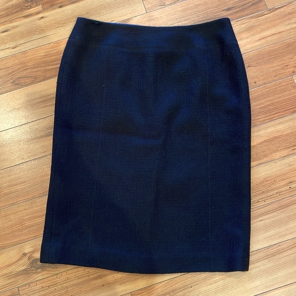 Ann Taylor Sz 8 wool Black skirt
